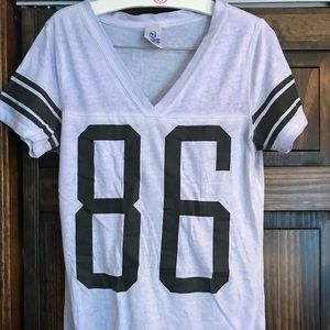 Victoria’s Secret Pink V-neck, T-shirt size Large